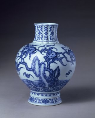 图片[1]-Blue and white vase with longevity, blessing and sea patterns-China Archive